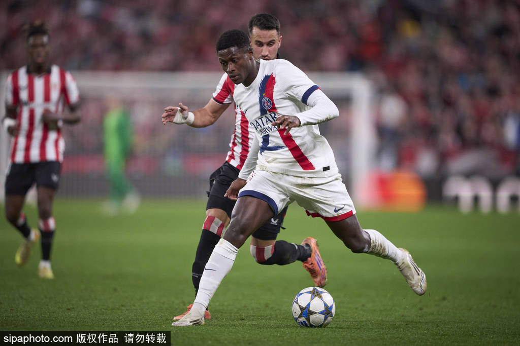 星空体育特别报道：欧冠-登贝莱缺阵巴尔科拉中框 马尤卢失良机巴黎0-0毕巴